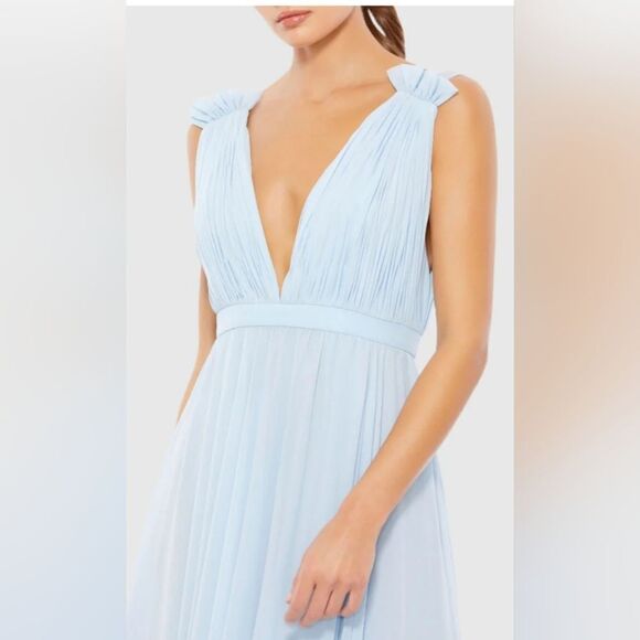 Mac Duggal 55321 Pleated Chiffon Sleeveless V-Neck Gown NWOT size 2 Powder Blue - Picture 3 of 7